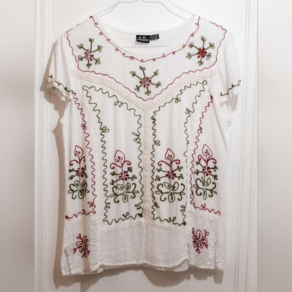 S.R. Fashion Embroidered Top w Tie in back OS